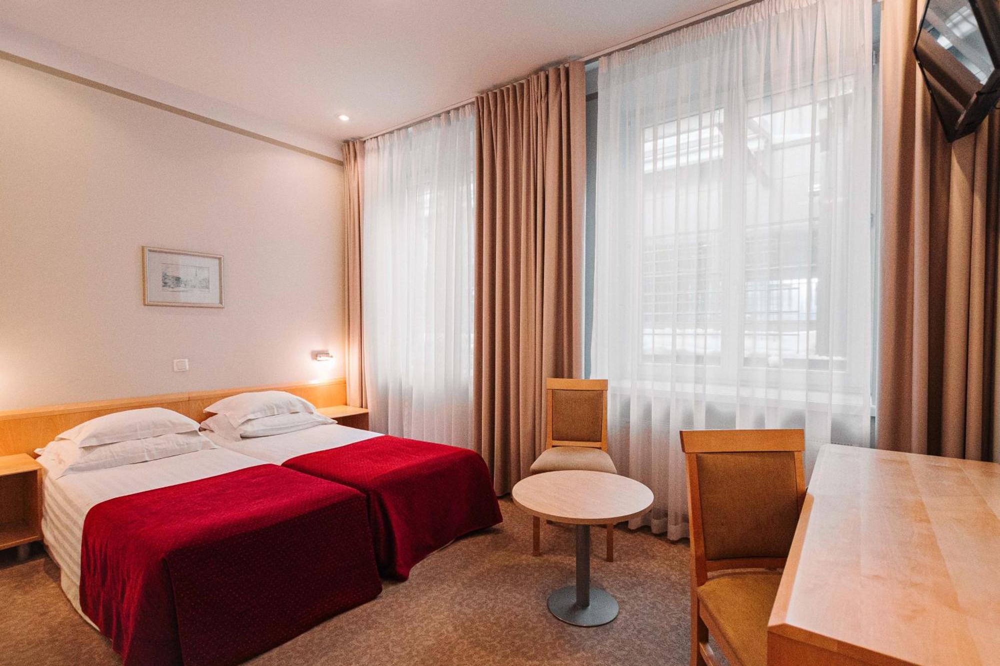 Rixwell Viru Square Hotel Таллин Экстерьер фото